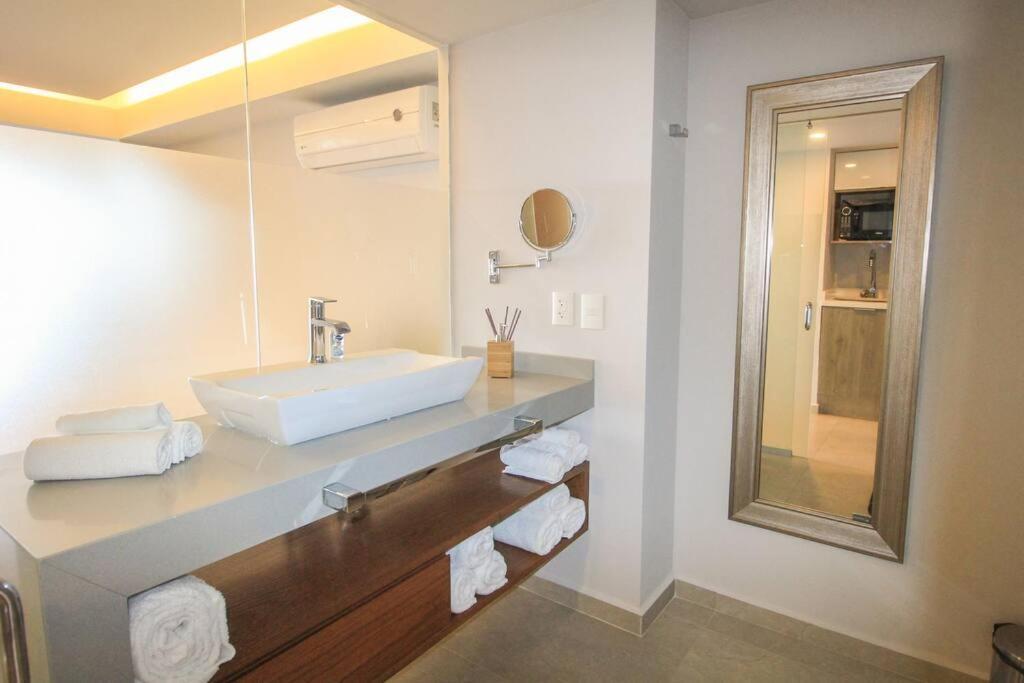 Harbor 7010 By Moikkarentals Beachfront 600Mb Wifi Пуэрто-Вальярта Экстерьер фото